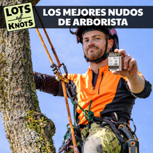 Load image into Gallery viewer, Person in tree gear holding spanish-language knot cards to demonstrate that the knots are arborist knots.